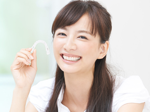 3次元シミュレーションで矯正完了までの歯の移動の様子がご自身でも確認できるので、治療へのモチベーションもアップします。